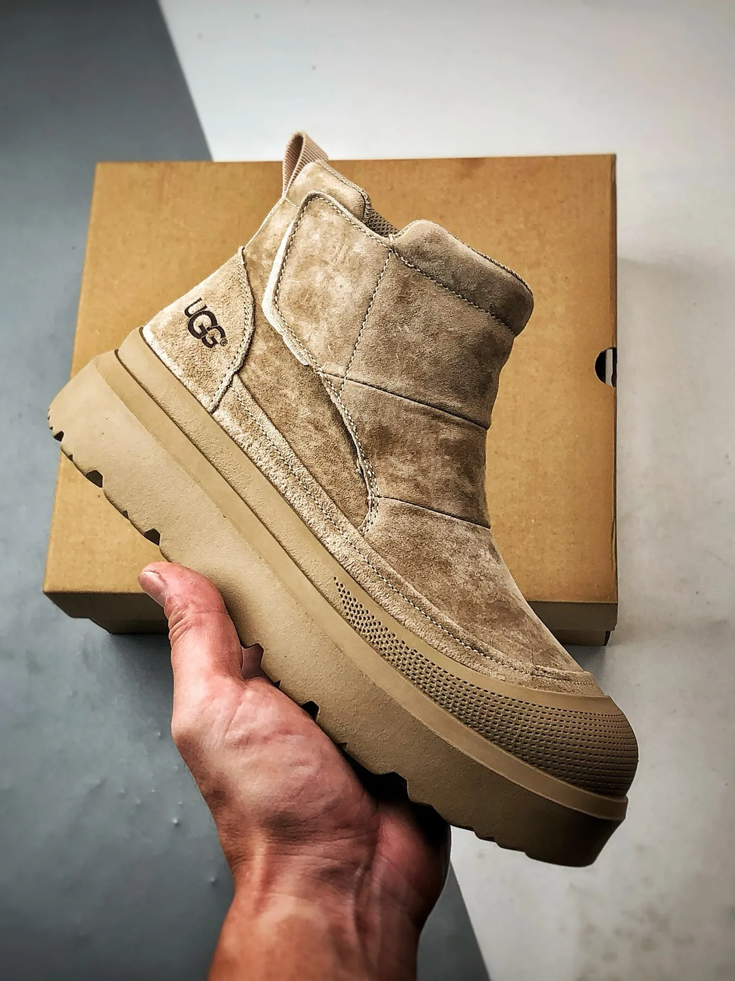 💰560 UGG Tasman Weather Hybrid Tasman hybrid series 2025ss autumn and winter new products Men's high-top thick-soled lightweight casual Martin boots #Purchasing only for quality The fabric is made of imported first-layer cowhide material External high-elastic Modern External non-slip rubber plastic foam ultra-light outsole Side zipper + Velcro design Very easy to put on and take off Made of TPU molded leather upper material #EVA light wing outsole, non-slip, wear-resistant and good elasticity Size: 39 40 41 42 43 44 (leather shoe size)